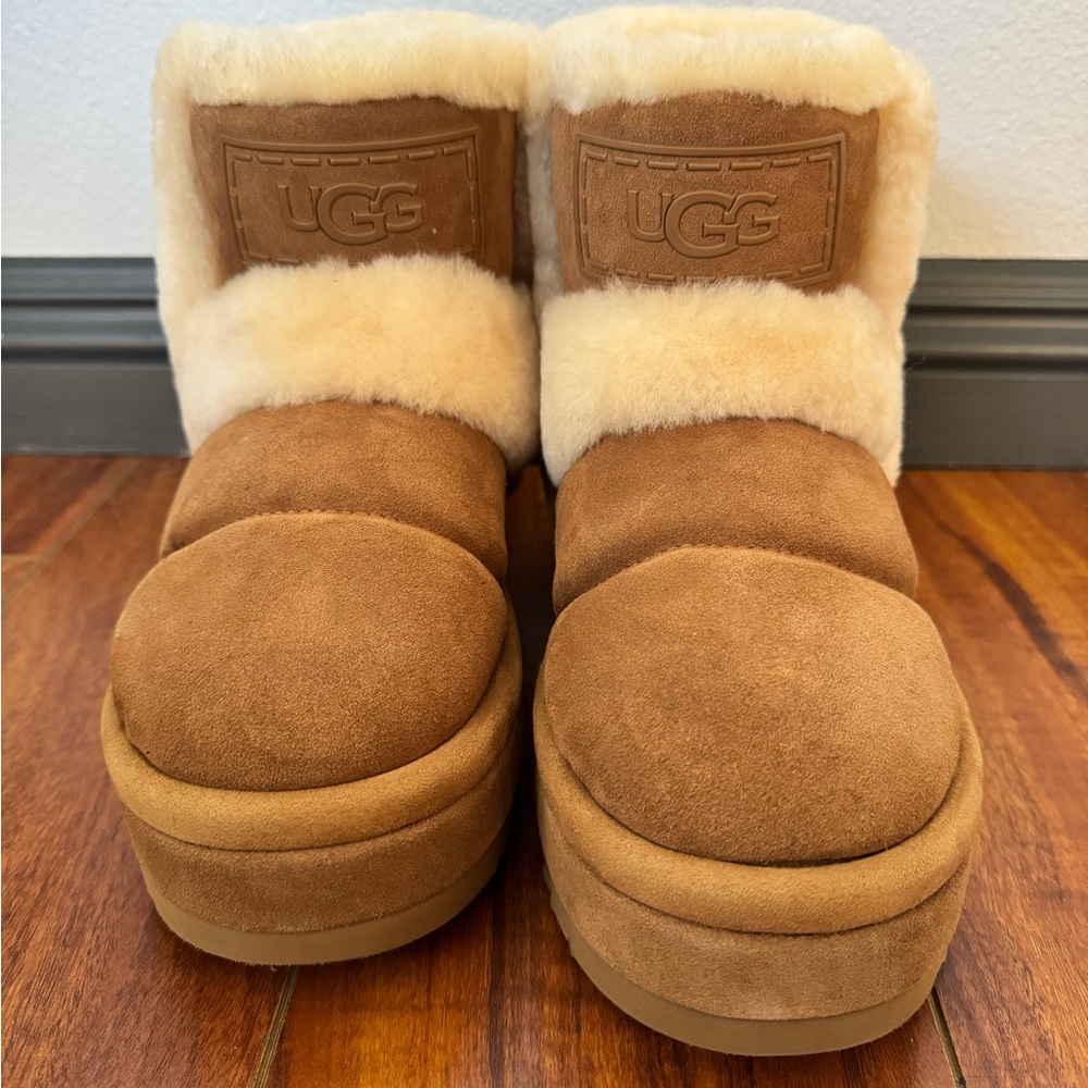 Brand New Ugg Chillapeak - size 7